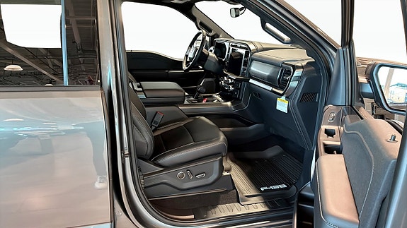 Ford F-150 3 of 9