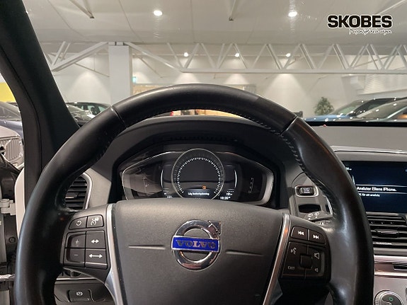Volvo XC60 12 of 18