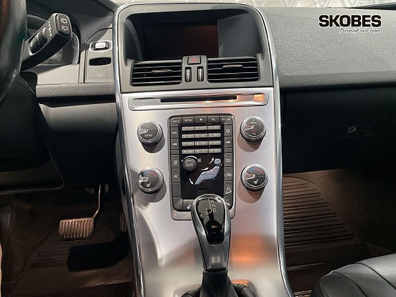 Volvo XC60 11 of 18