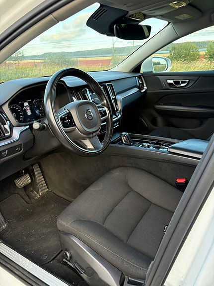 Volvo V60 4 of 8