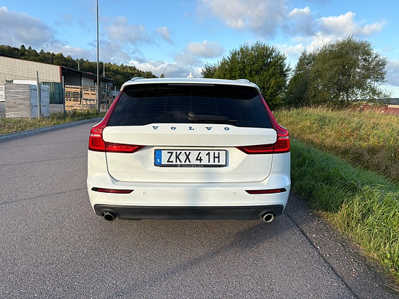 Volvo V60 2 of 8