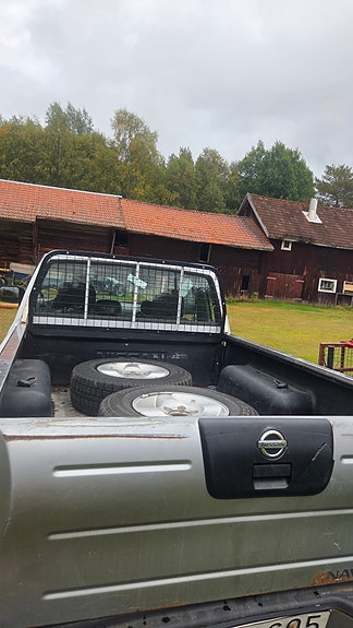 Nissan NP300 3 of 6