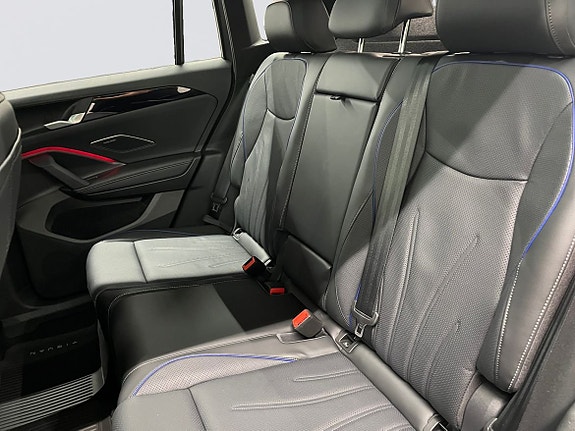 Volkswagen Tiguan 5 of 12