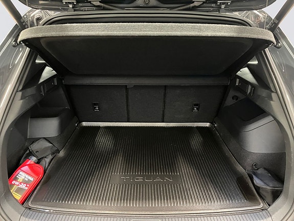 Volkswagen Tiguan 6 of 12