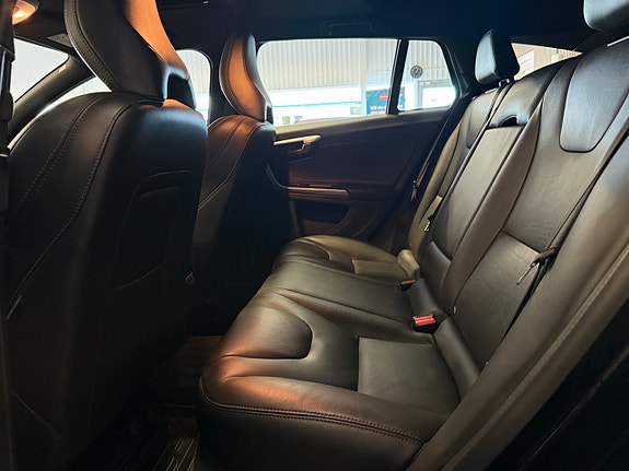 Volvo V60 Cross Country 12 of 25