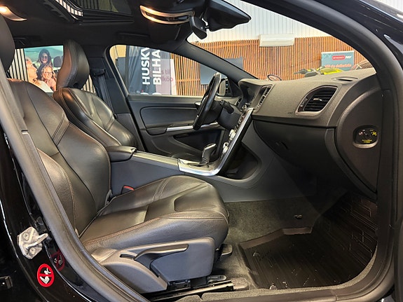 Volvo V60 Cross Country 8 of 25