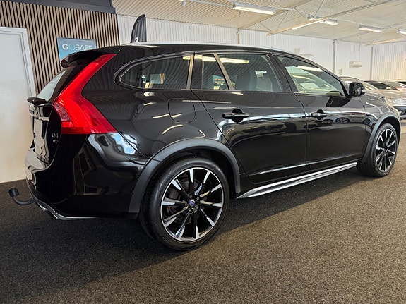 Volvo V60 Cross Country 6 of 25