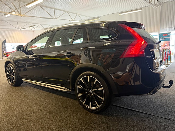 Volvo V60 Cross Country 4 of 25