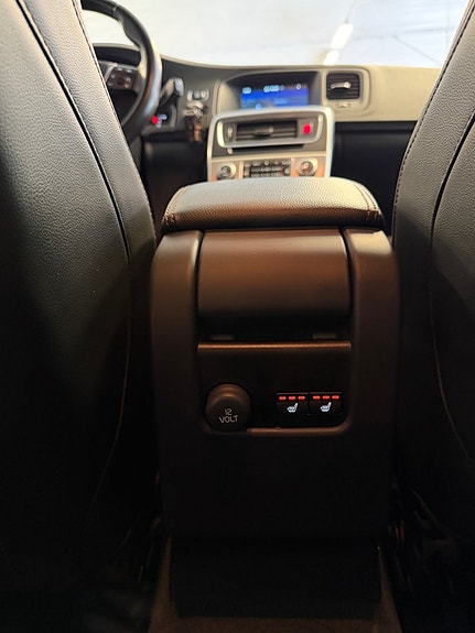 Volvo V60 Cross Country 14 of 25
