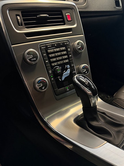 Volvo V60 Cross Country 20 of 25