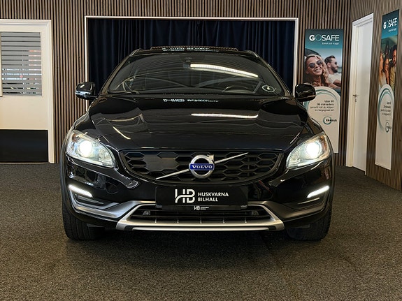 Volvo V60 Cross Country 2 of 25