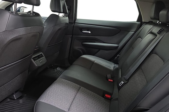 Nissan Ariya 5 of 21