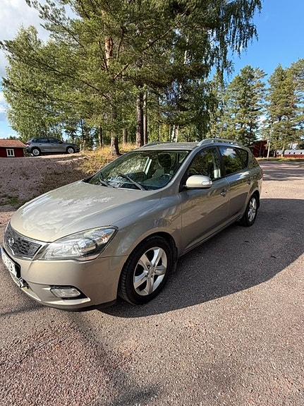 Kia Ceed 2 of 10
