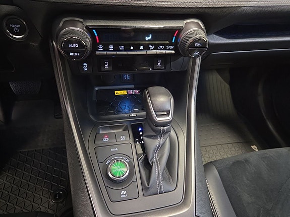 Toyota RAV4 14 of 14