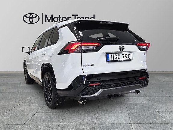 Toyota RAV4 2 of 14