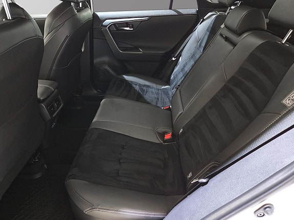 Toyota RAV4 8 of 14