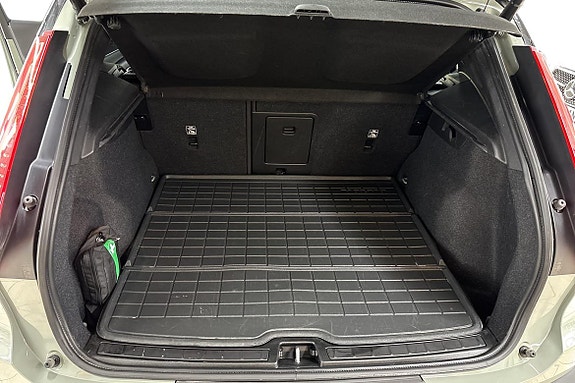 Volvo XC40 12 of 24