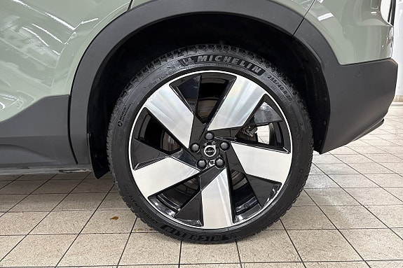 Volvo XC40 17 of 24