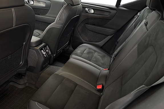 Volvo XC40 13 of 24