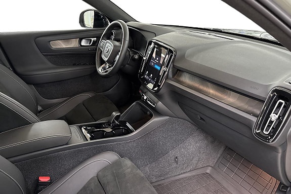 Volvo XC40 7 of 24