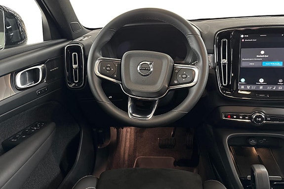 Volvo XC40 11 of 24