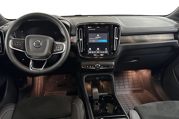 Volvo XC40 10 of 24