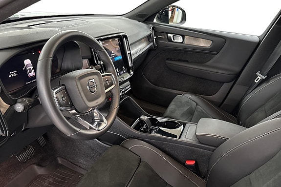Volvo XC40 14 of 24