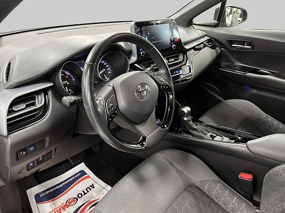 Toyota C-HR 14 of 23