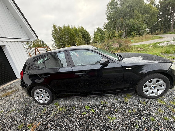 BMW 116i 3 of 7