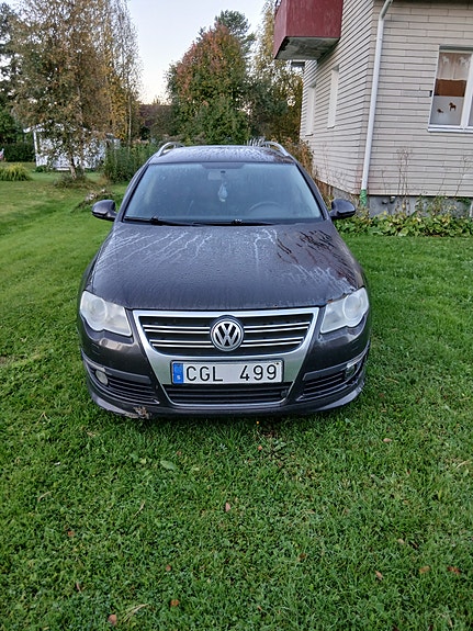 Volkswagen Passat 2 of 6