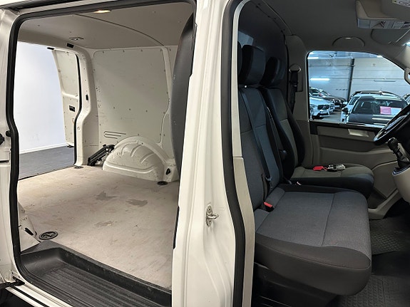 Volkswagen Transporter 12 of 24