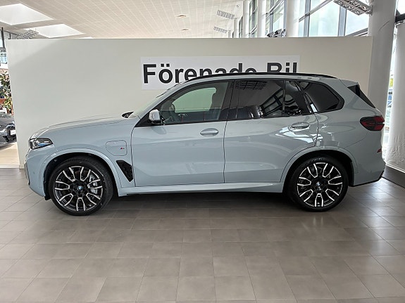 BMW X5 3 of 16