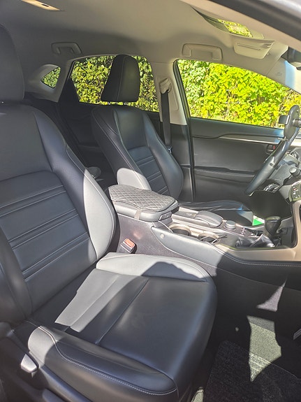 Lexus NX300h 7 of 10