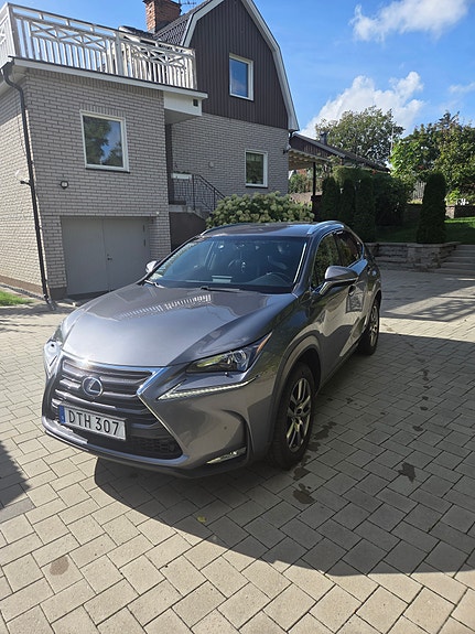 Lexus NX300h 3 of 10