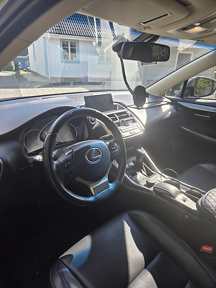 Lexus NX300h 5 of 10