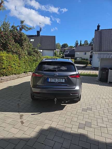 Lexus NX300h 6 of 10
