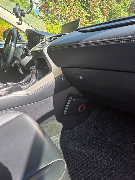 Lexus NX300h 8 of 10