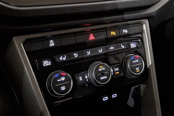 Volkswagen T-Roc 12 of 14