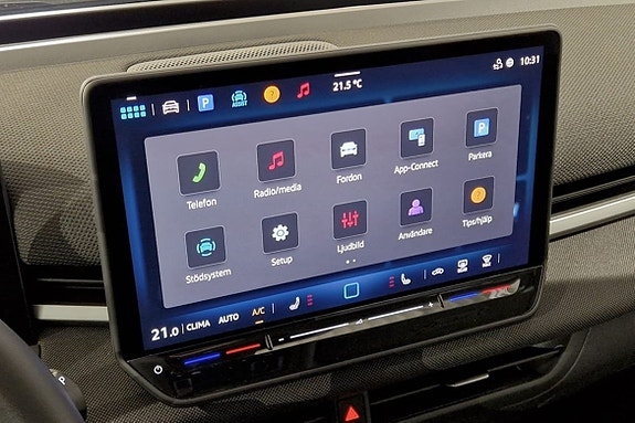 Volkswagen T-Roc 10 of 13