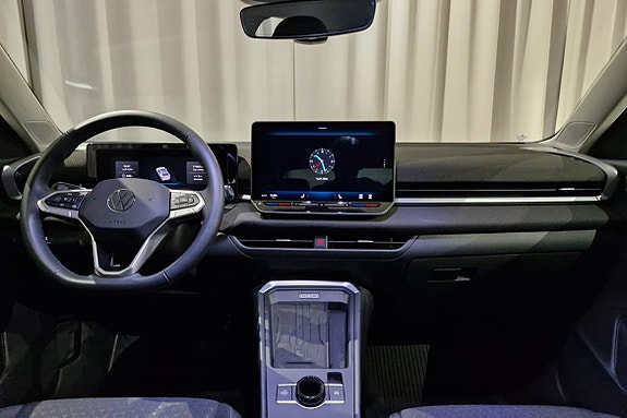 Volkswagen T-Roc 7 of 13
