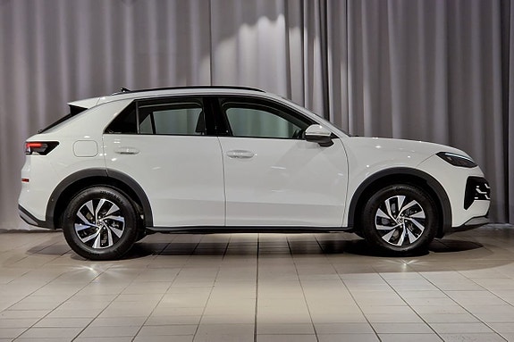 Volkswagen T-Roc 3 of 13