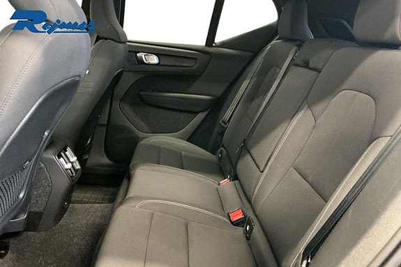 Volvo EX40 13 of 18