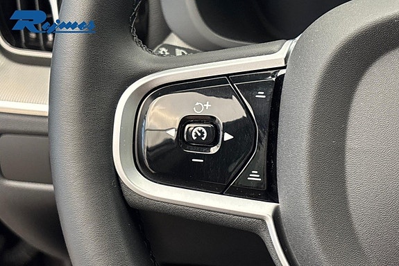 Volvo XC60 12 of 28