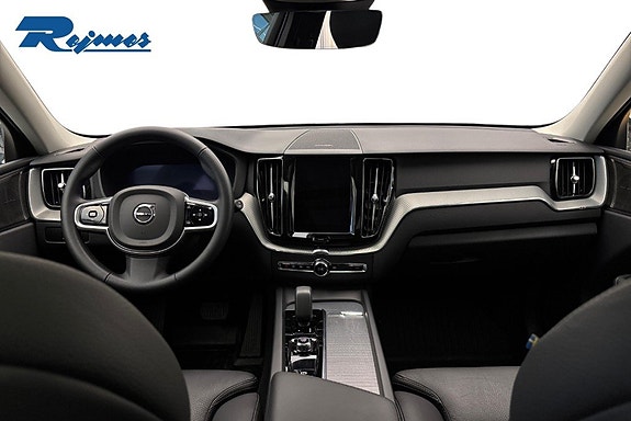 Volvo XC60 2 of 28