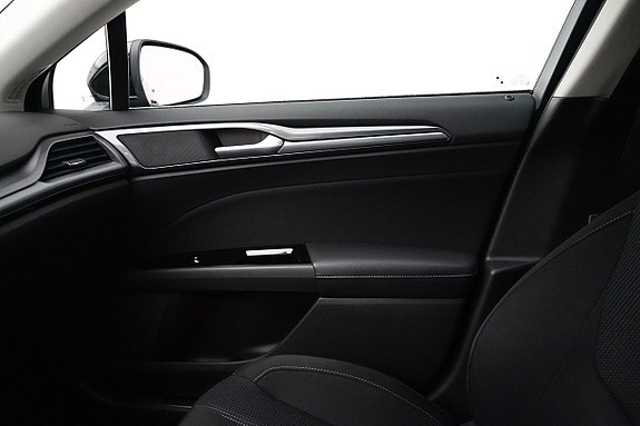 Ford Mondeo 17 of 25