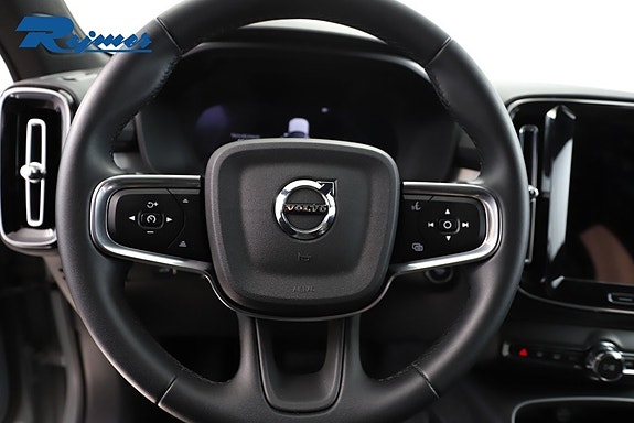 Volvo XC40 13 of 24
