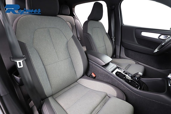 Volvo XC40 6 of 24