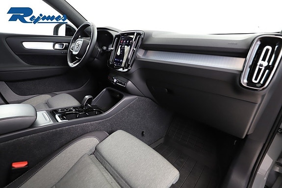 Volvo XC40 5 of 24