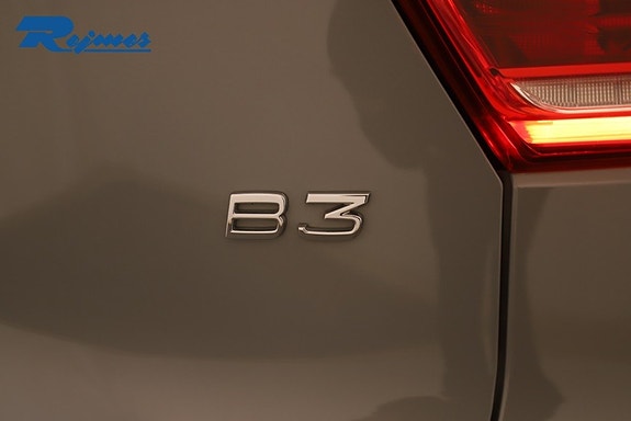 Volvo XC40 17 of 24