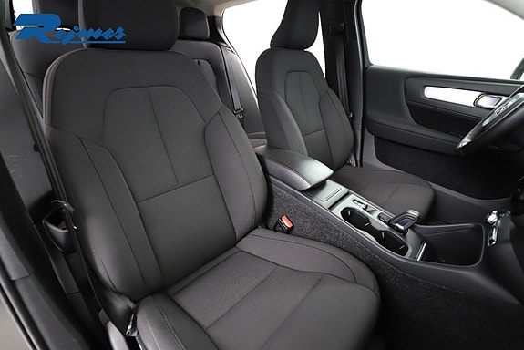 Volvo XC40 6 of 24